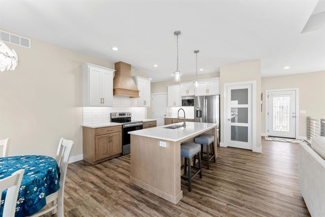 2913 Crystal Lake Dr., Salina, KS 67401