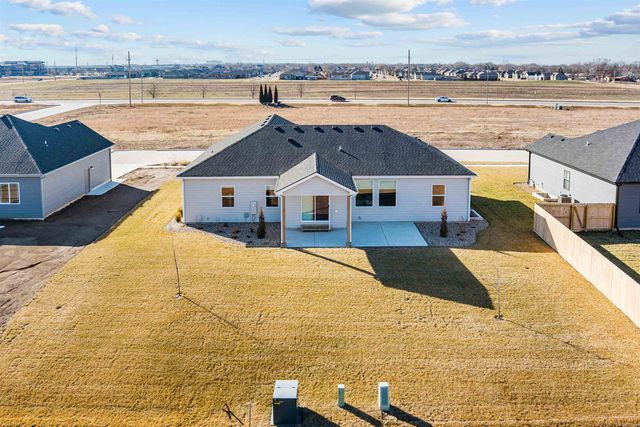 2913 Crystal Lake Dr., Salina, KS 67401