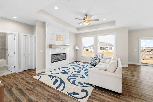 2913 Crystal Lake Dr., Salina, KS 67401