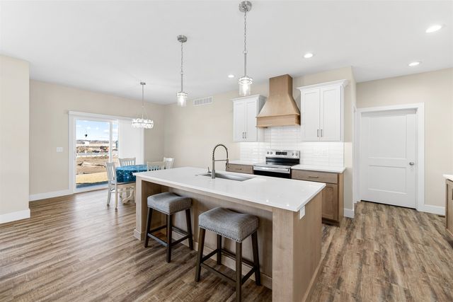 2913 Crystal Lake Dr., Salina, KS 67401