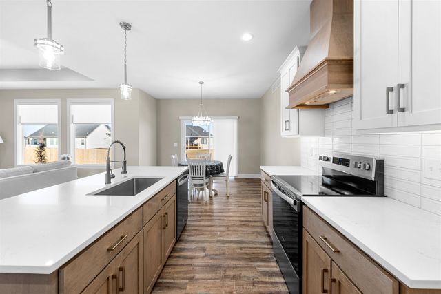 2913 Crystal Lake Dr., Salina, KS 67401