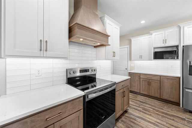 2913 Crystal Lake Dr., Salina, KS 67401