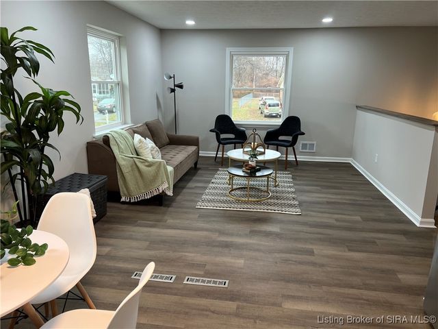 325 Hawthorne, Jeffersonville, IN 47130