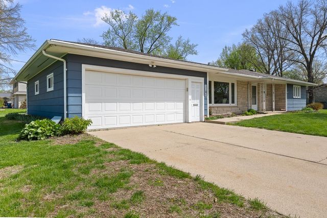 1104 3rd Street, De Witt, IA 52742