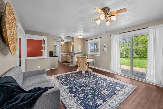 1104 3rd Street, De Witt, IA 52742