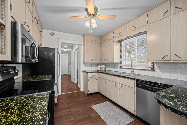 1104 3rd Street, De Witt, IA 52742