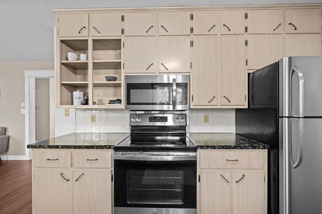 1104 3rd Street, De Witt, IA 52742