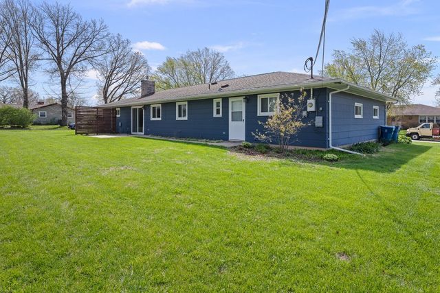 1104 3rd Street, De Witt, IA 52742