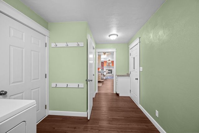 1104 3rd Street, De Witt, IA 52742