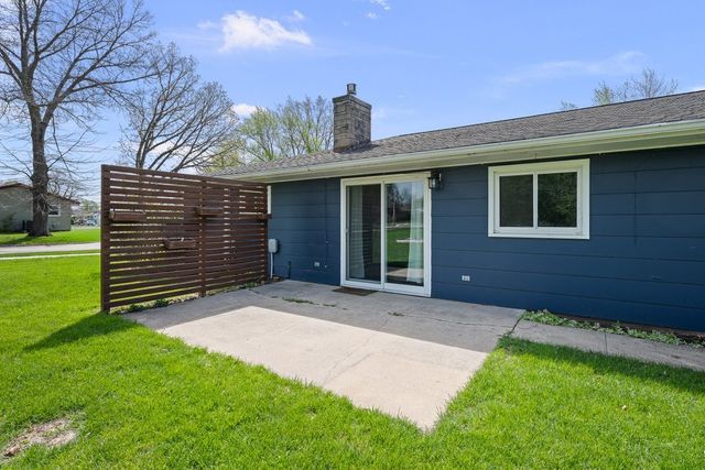 1104 3rd Street, De Witt, IA 52742
