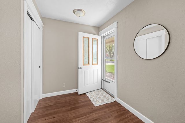 1104 3rd Street, De Witt, IA 52742