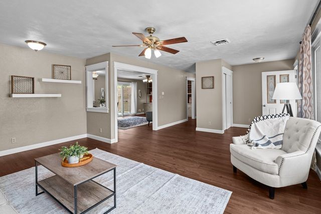 1104 3rd Street, De Witt, IA 52742