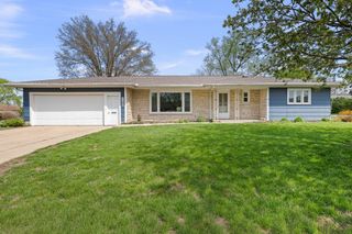 1104 3rd Street, De Witt, IA 52742