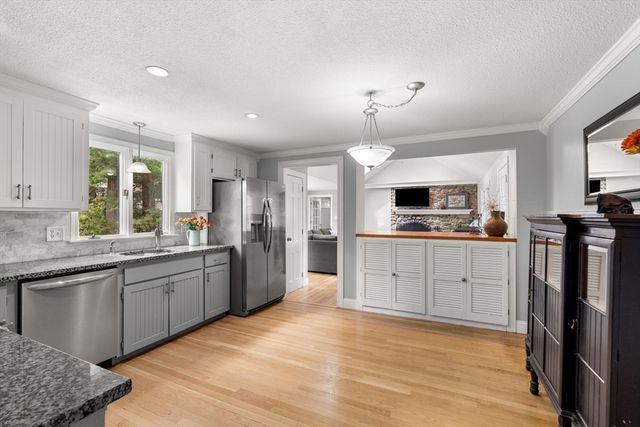 3 Exeter Way, Andover, MA 01810