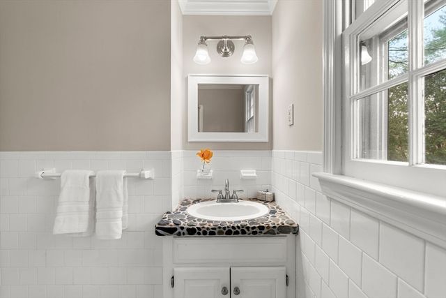 3 Exeter Way, Andover, MA 01810