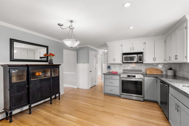 3 Exeter Way, Andover, MA 01810