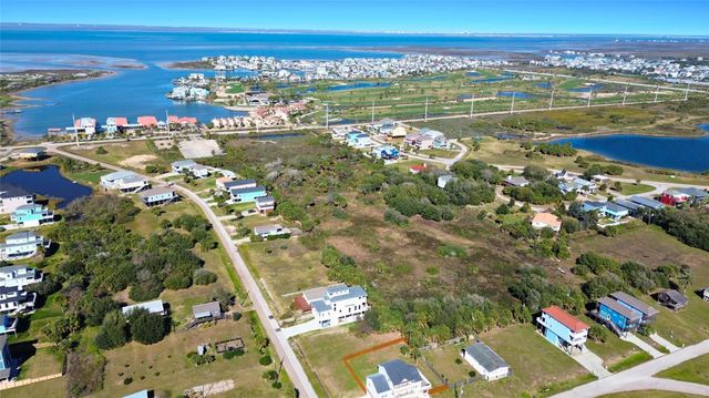 3901 Las Palmas, Galveston, TX 77554