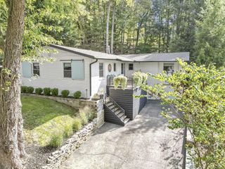 105 Mount Parnassus Drive E, Granville, OH 43023