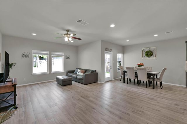 2254 Strong Horse Drive, Conroe, TX 77301