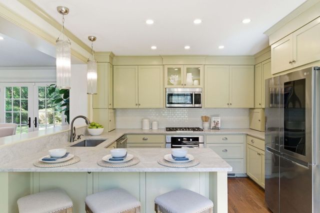 32 Jamestown Road, Charleston, SC 29407
