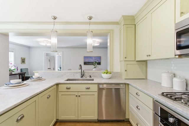 32 Jamestown Road, Charleston, SC 29407