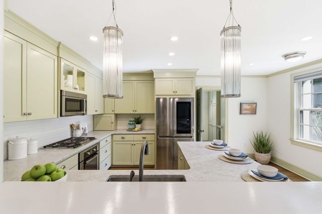 32 Jamestown Road, Charleston, SC 29407