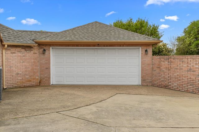 1024 Choke Cherry Lane, Crowley, TX 76036