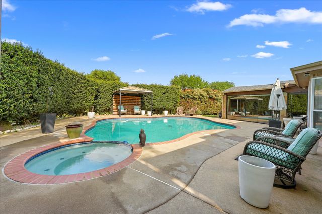 1024 Choke Cherry Lane, Crowley, TX 76036