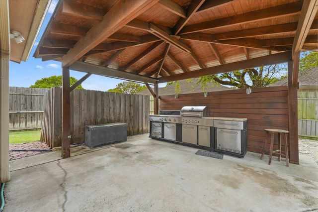 1024 Choke Cherry Lane, Crowley, TX 76036