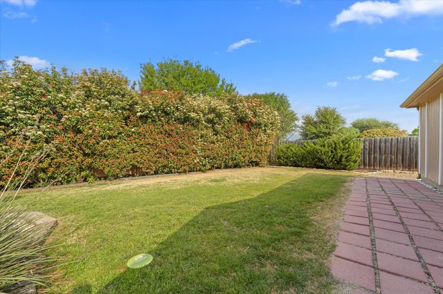 1024 Choke Cherry Lane, Crowley, TX 76036