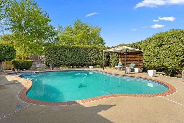 1024 Choke Cherry Lane, Crowley, TX 76036