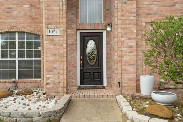 1024 Choke Cherry Lane, Crowley, TX 76036