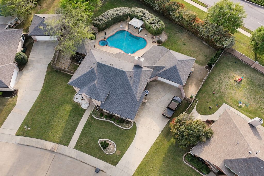 1024 Choke Cherry Lane, Crowley, TX 76036