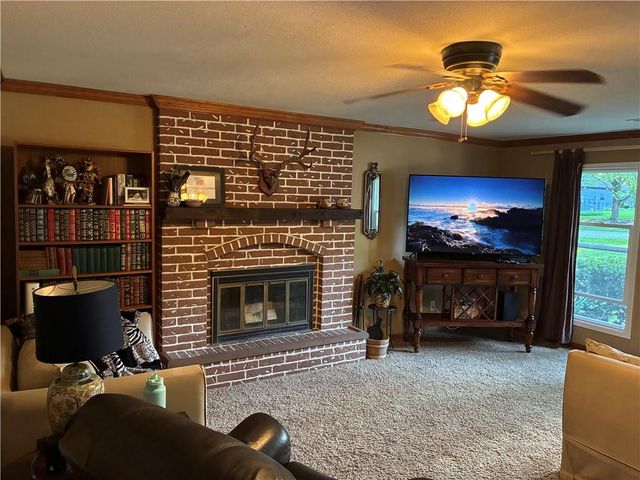 303 13th St N Street, Greenwood, MO 64034