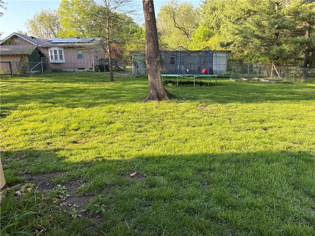 303 13th St N Street, Greenwood, MO 64034