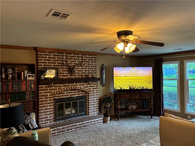 303 13th St N Street, Greenwood, MO 64034