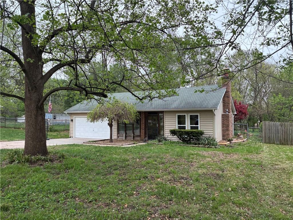 303 13th St N Street, Greenwood, MO 64034