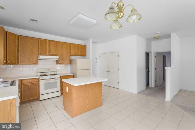 51 PINFLOWER LA, Princeton Junction, NJ 08550