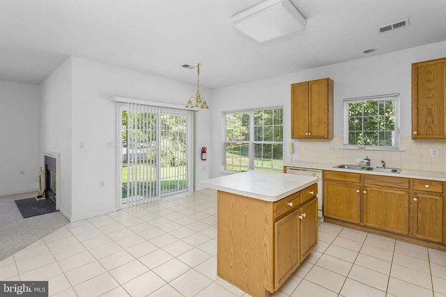 51 PINFLOWER LA, Princeton Junction, NJ 08550