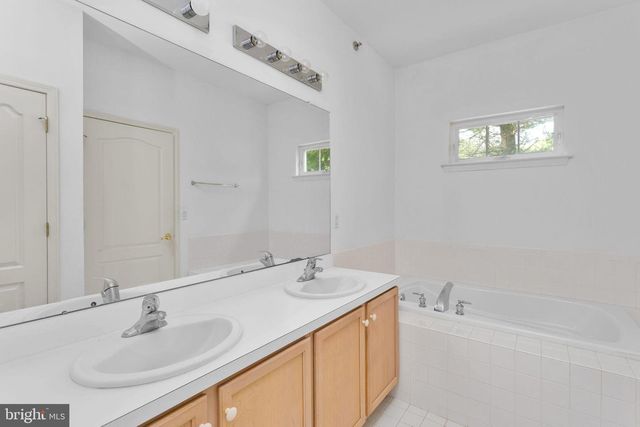 51 PINFLOWER LA, Princeton Junction, NJ 08550