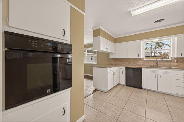 2304 Belvedere Drive, Baytown, TX 77520