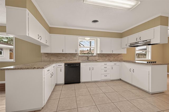 2304 Belvedere Drive, Baytown, TX 77520