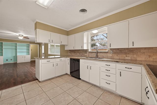 2304 Belvedere Drive, Baytown, TX 77520