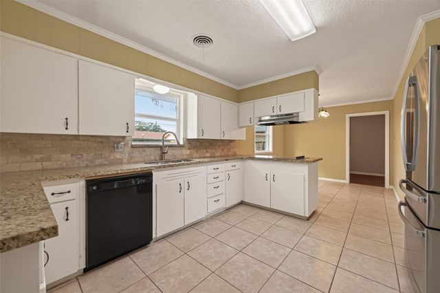 2304 Belvedere Drive, Baytown, TX 77520