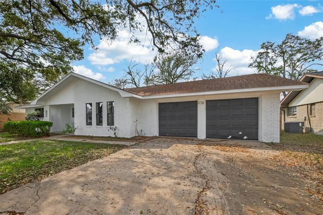 2304 Belvedere Drive, Baytown, TX 77520
