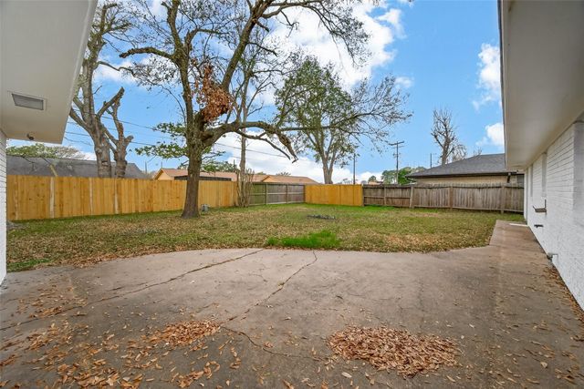 2304 Belvedere Drive, Baytown, TX 77520