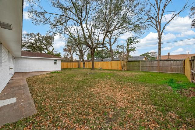 2304 Belvedere Drive, Baytown, TX 77520