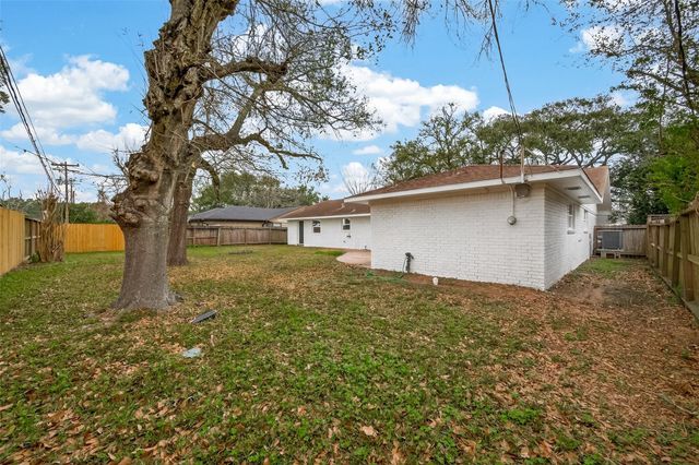 2304 Belvedere Drive, Baytown, TX 77520