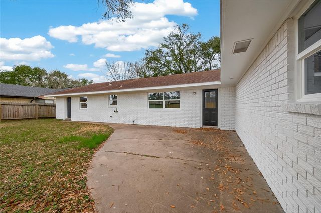 2304 Belvedere Drive, Baytown, TX 77520