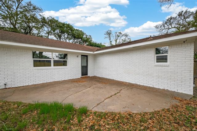 2304 Belvedere Drive, Baytown, TX 77520